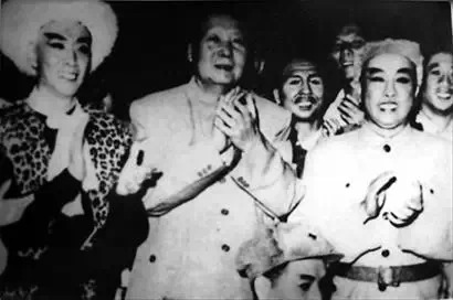毛泽东接见《智取威虎山》演员（1964年7月17日）